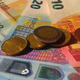 Geldscheine und Münzen