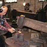 Schmied bei der Arbeit